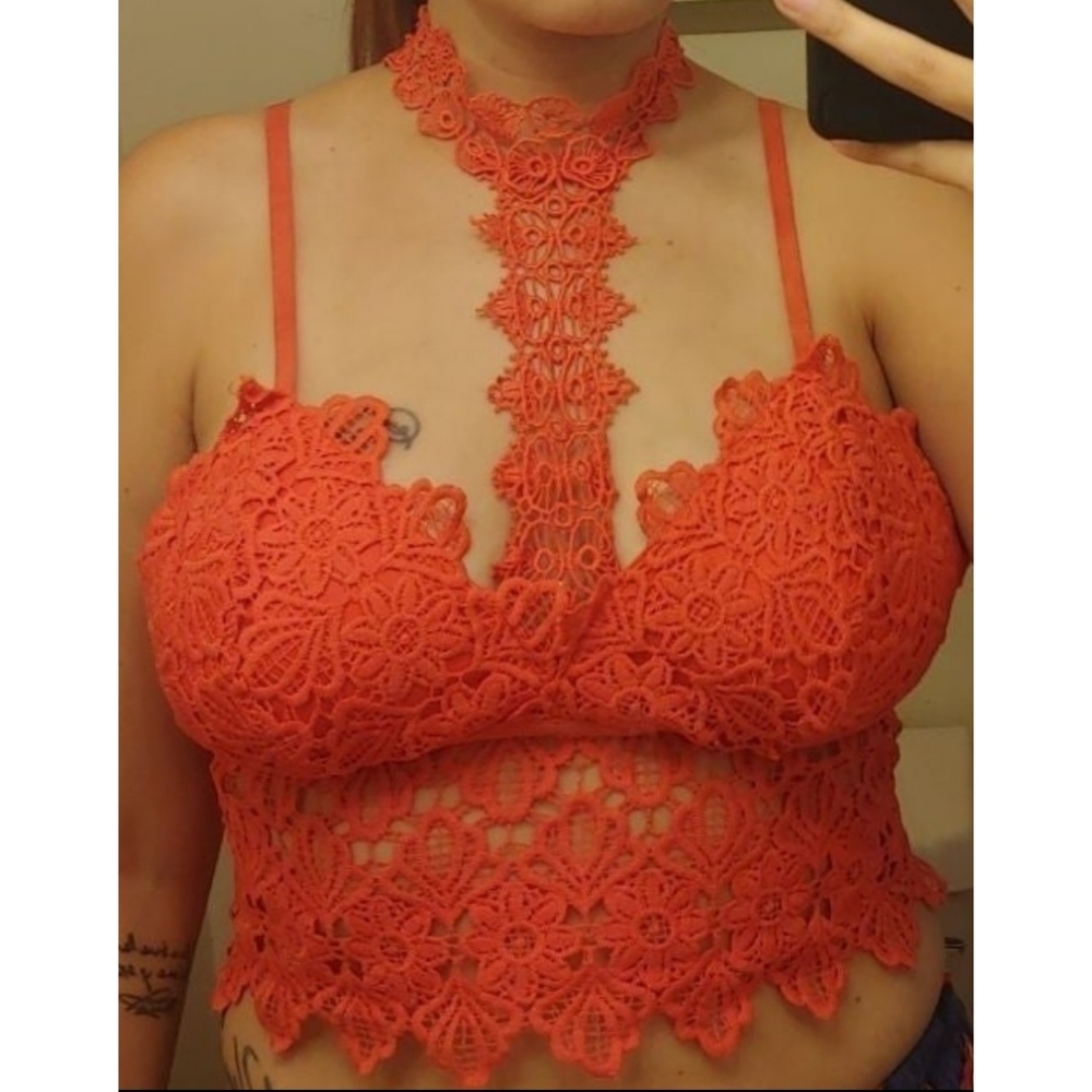 choker crop top